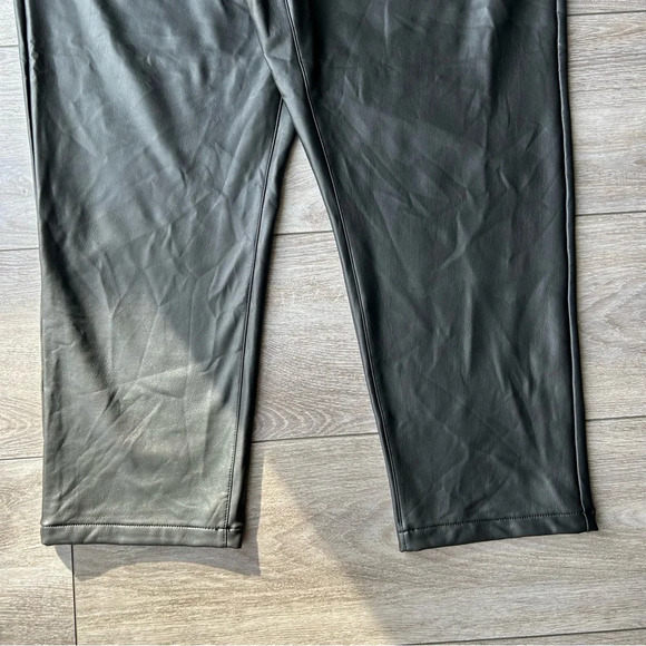 NWT Reitmans Straight Leg High Rise Faux Leather Pants in Black - Picture 5 of 14